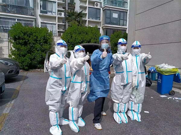 守“沪”温暖  同心抗“疫” 让党旗在抗击疫情的第一线高高飘扬