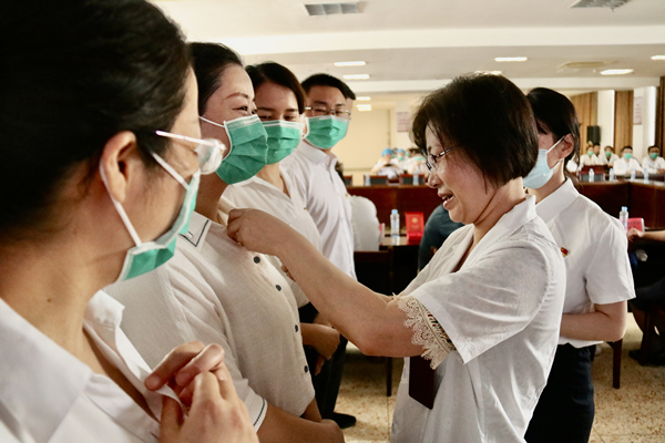 医心向党迎七一  接续奋斗薪火传