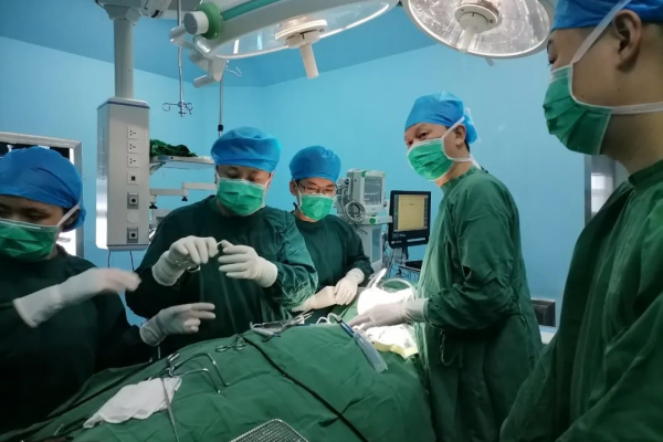 【学科建设】广东省人民医院脊柱外科昌耘冰团队工作室签约授牌仪式在我院举行