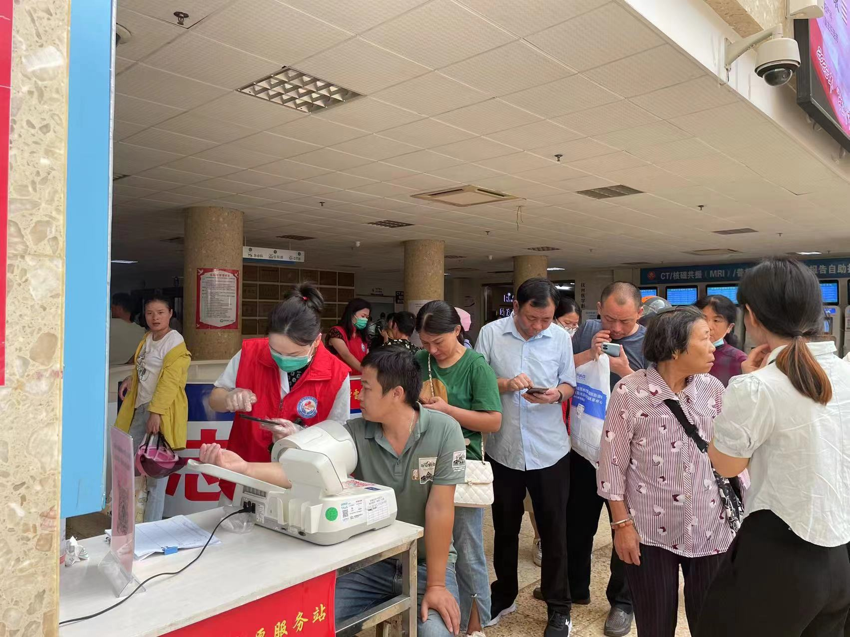 以人为本 通堵破难 多方立体提升患者门诊就诊体验 以人为本 通堵破难 多方立体提升患者门诊就诊体验