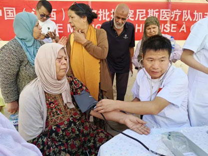 【载誉凯旋】我院支援突尼斯医疗队队员龚维良、曾胜荣载誉凯旋