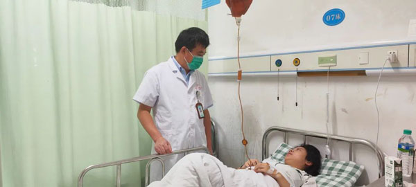 【喜报】我院万和平、黄慧姣分别获得2023抚州“最美医生”“最美护士”称号