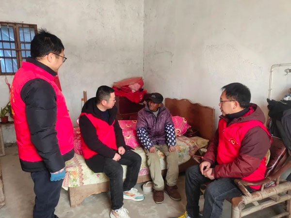 【闻“雪”而动】医院驻村工作队大雪里保畅通送温情