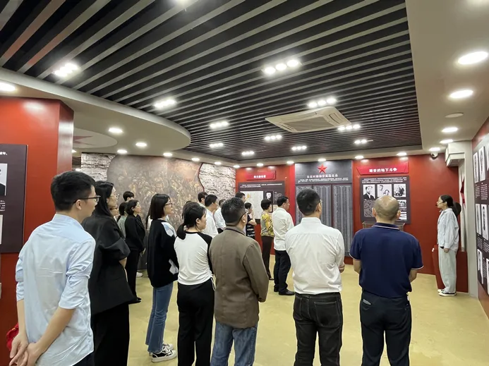 缅怀先烈扬精神 党团共建立担当