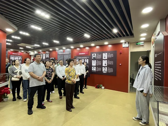 缅怀先烈扬精神 党团共建立担当