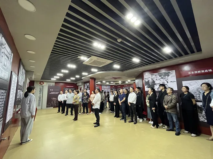 缅怀先烈扬精神 党团共建立担当