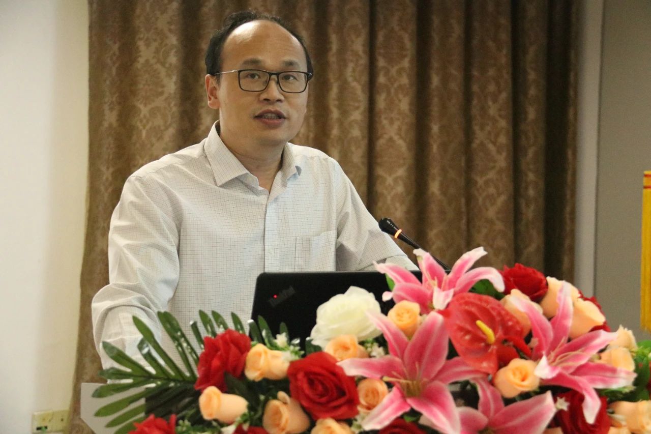 中国工程院院士黄晓军率专家组到抚州市第一人民医院开展培训活动