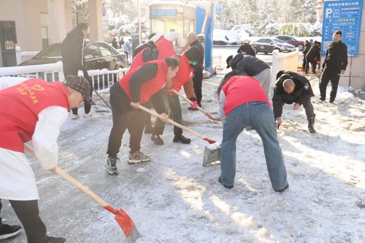 以雪为令齐行动 “医”路畅通护安全