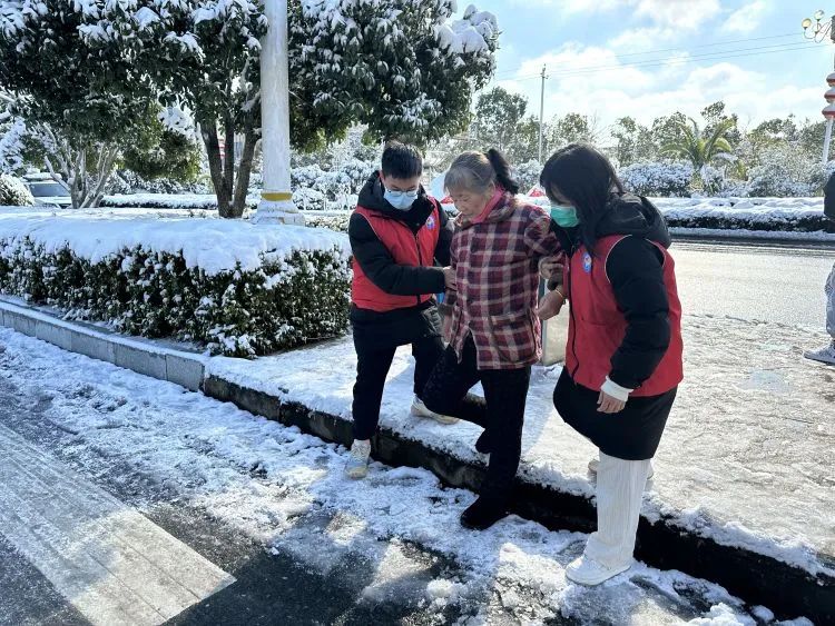 以雪为令齐行动 “医”路畅通护安全