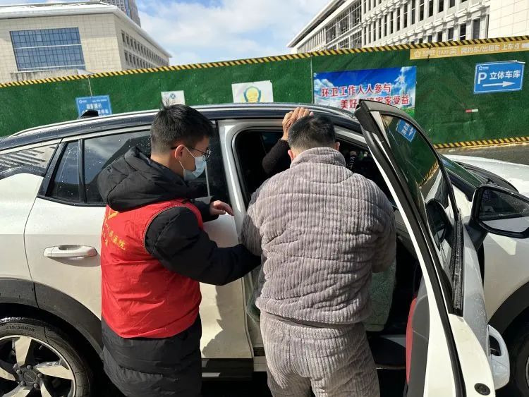 以雪为令齐行动 “医”路畅通护安全