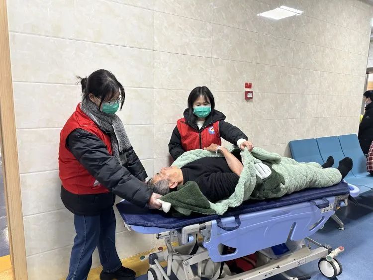 以雪为令齐行动 “医”路畅通护安全