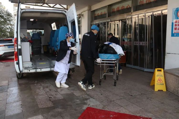 以雪为令齐行动 “医”路畅通护安全