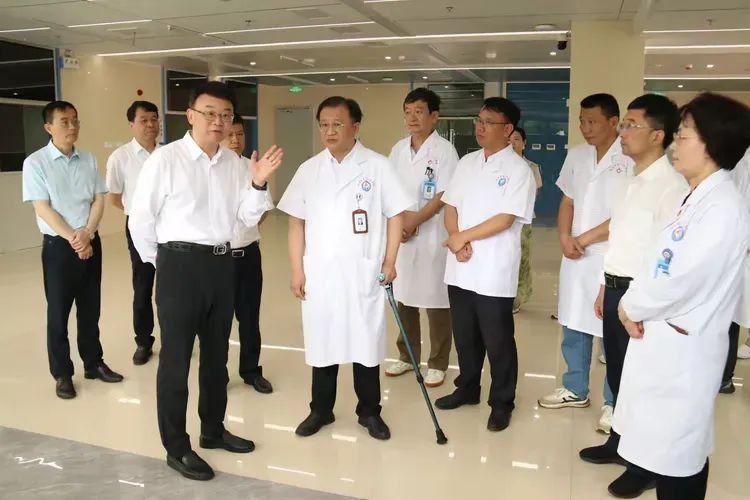 副省长史可莅临抚州市第一人民医院调研指导