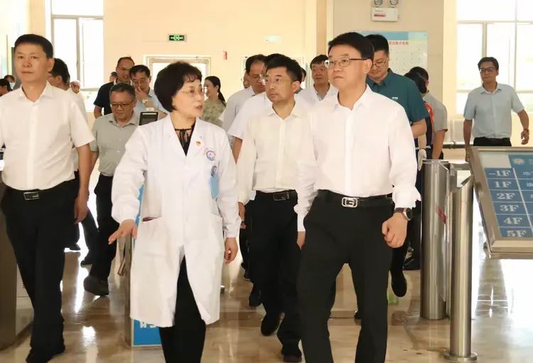 副省长史可莅临抚州市第一人民医院调研指导