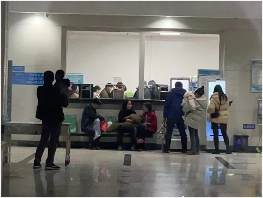 大型写实照片展《医务人员的春节》