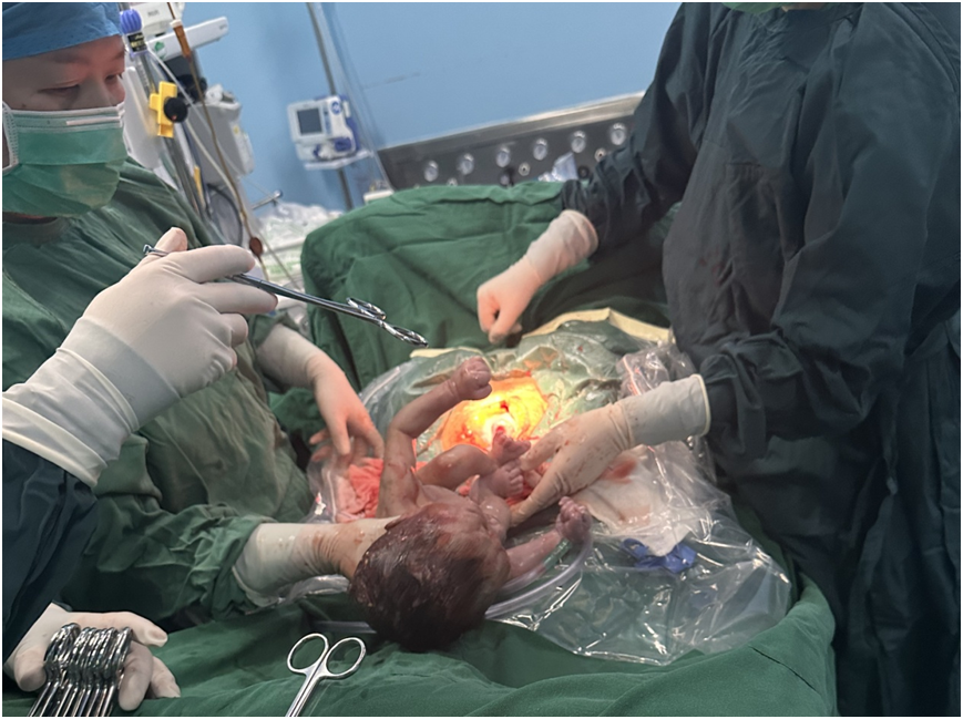 大型写实照片展《医务人员的春节》