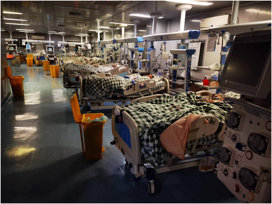 大型写实照片展《医务人员的春节》