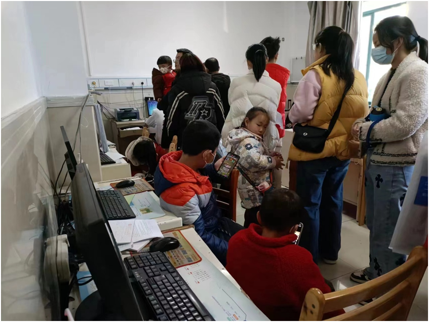 大型写实照片展《医务人员的春节》