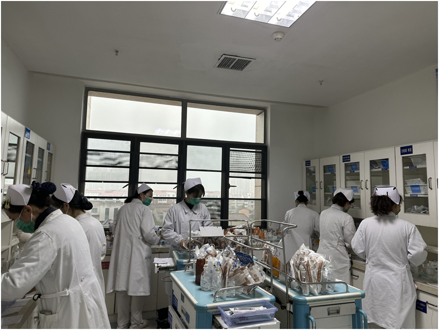 大型写实照片展《医务人员的春节》