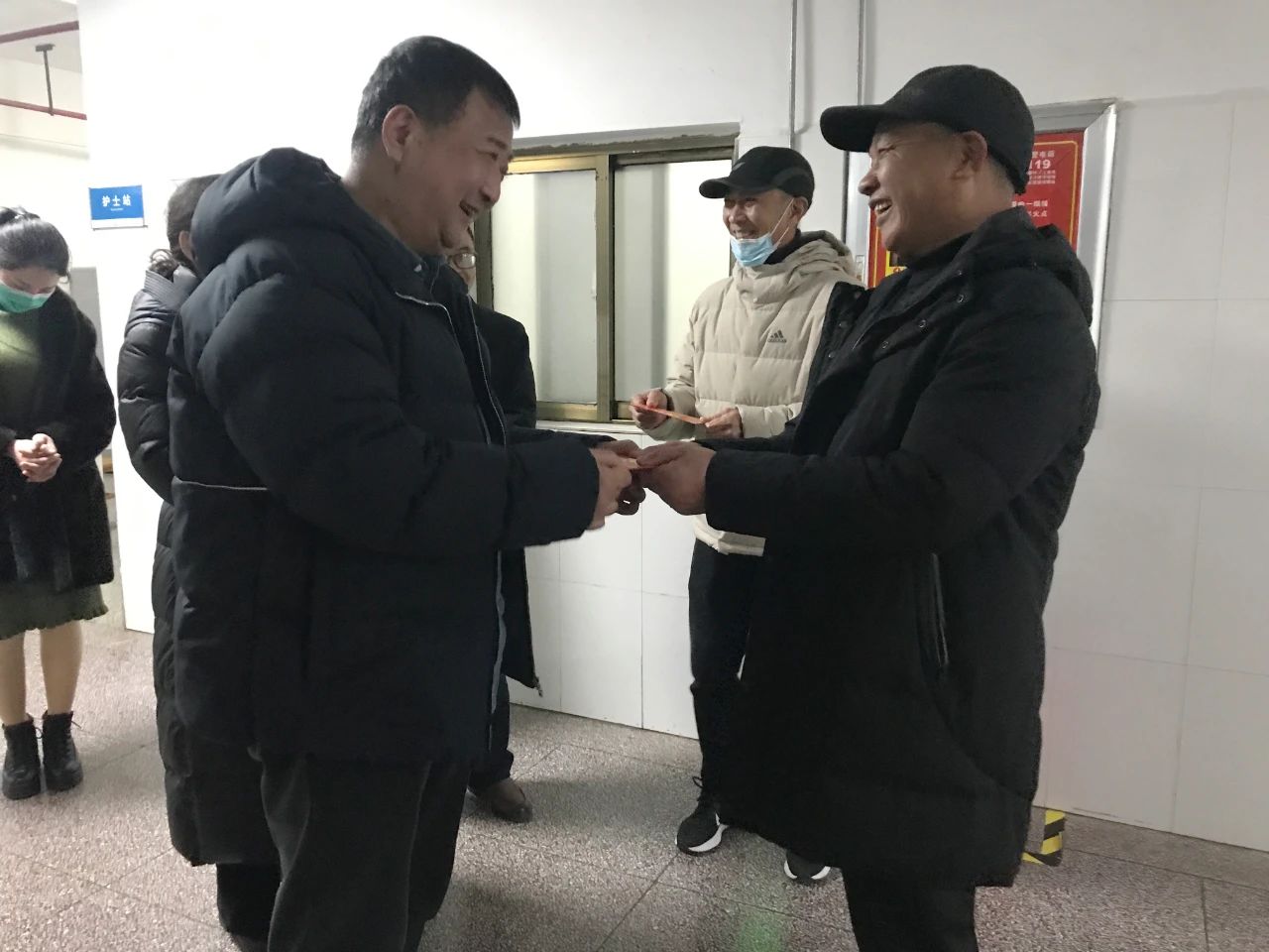 抚州市第一人民医院领导除夕暖心慰问坚守一线职工