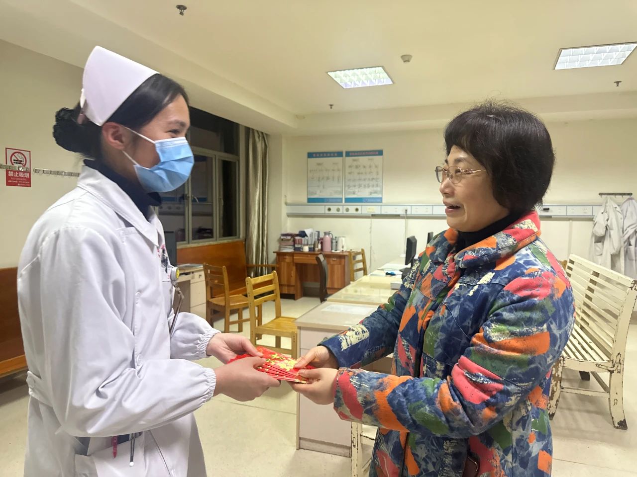 抚州市第一人民医院领导除夕暖心慰问坚守一线职工