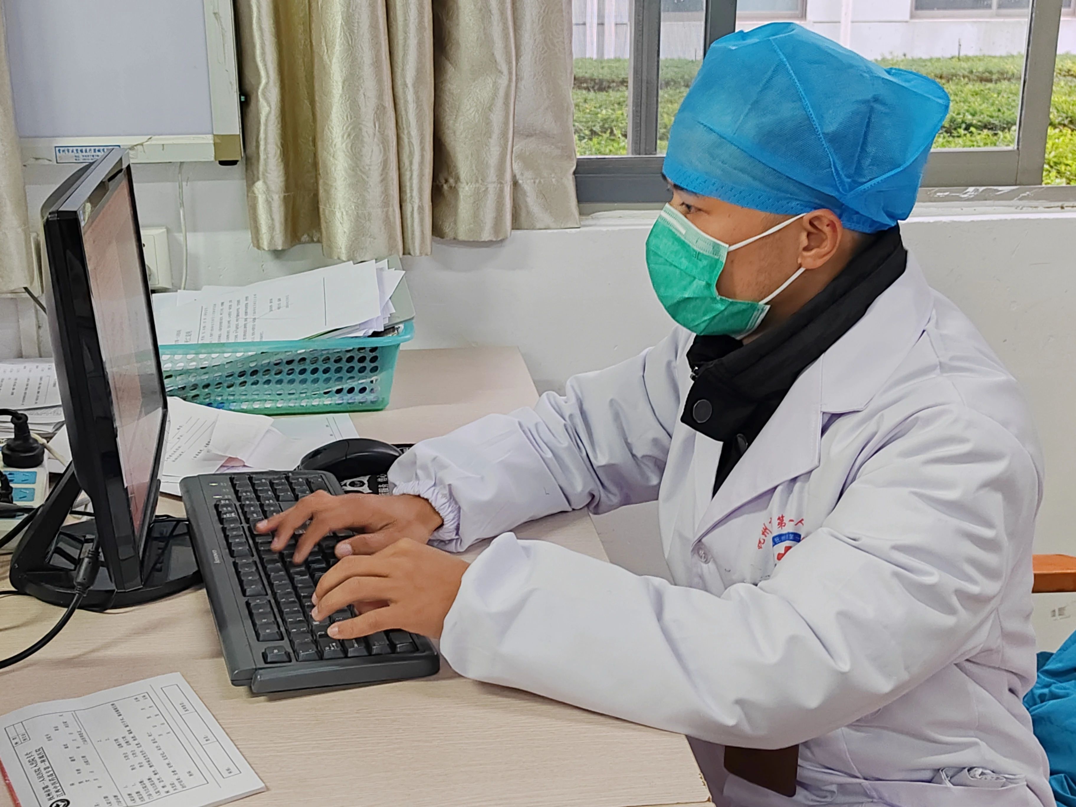 为生命坚守“医”线