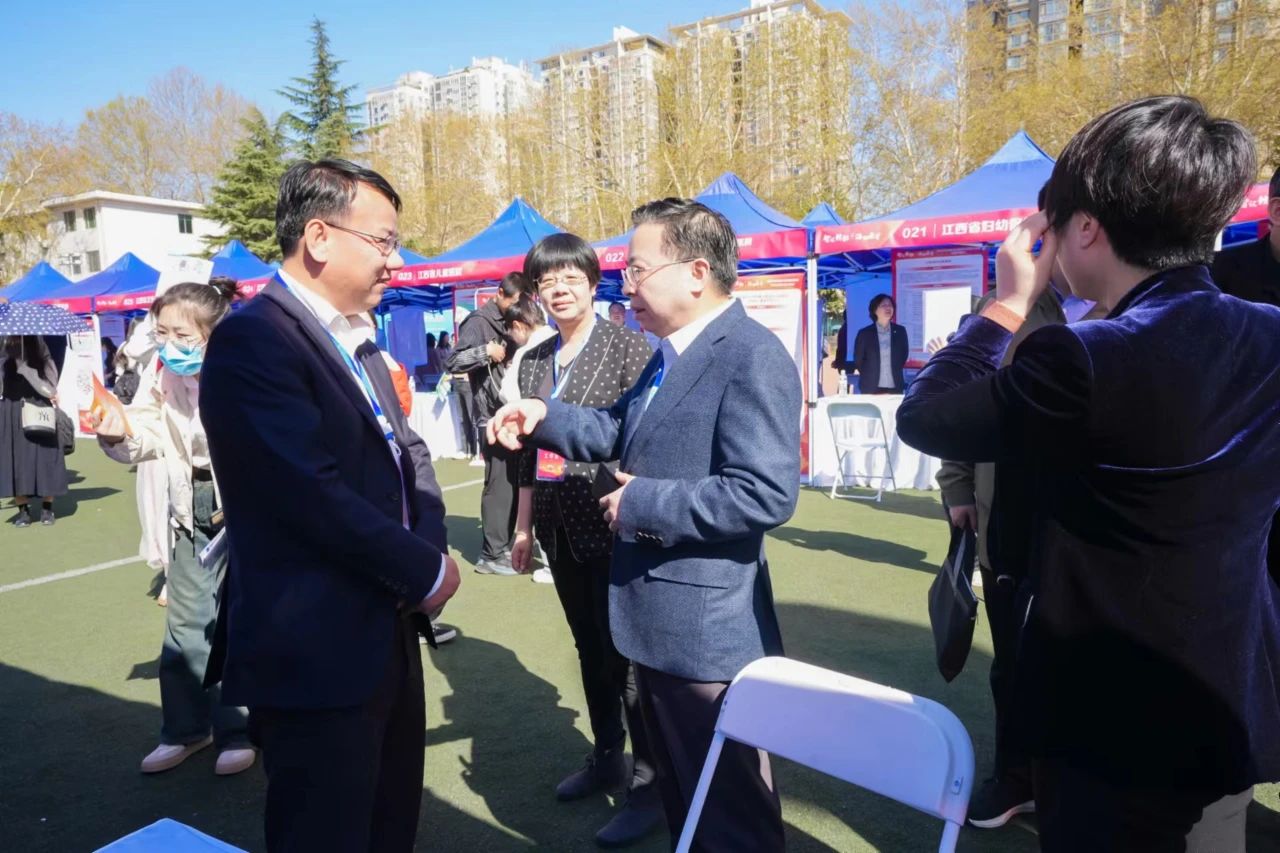 院长、副院长带队求贤，奔赴华中科技大学、西安交通大学招才引智