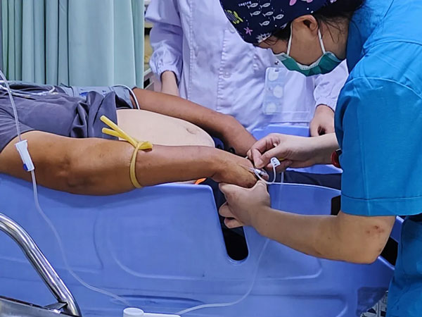 【媒体聚焦】酷暑来袭，出门需注意……